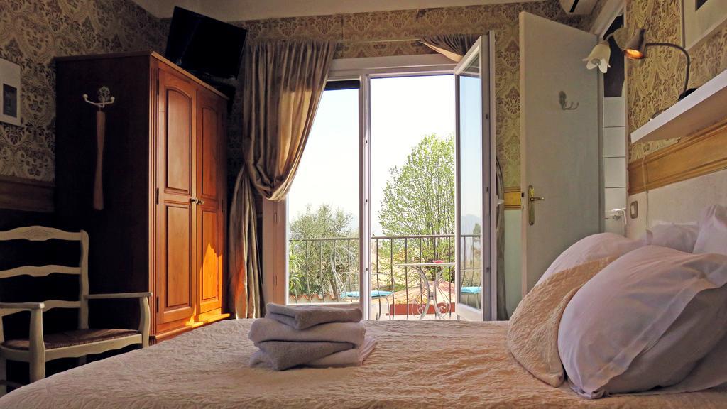 Hotel Mon Soleil Ла Год Екстериор снимка